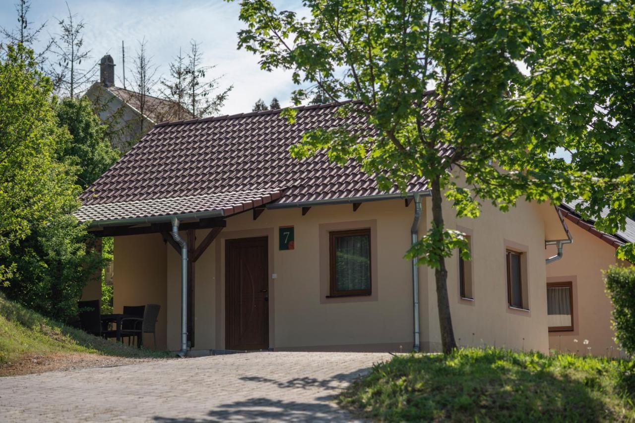 Tulipan Apartman Eger Exterior photo